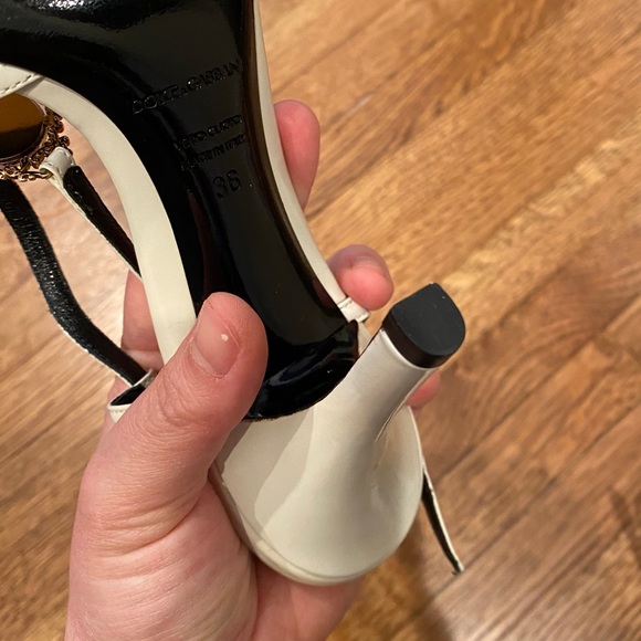 Dolce & Gabbana white straps heels - Picture 3 of 16